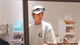 小豬在餐廳中相當活躍，完全沒有放空，盡力招呼大家並且活絡氣氛。

