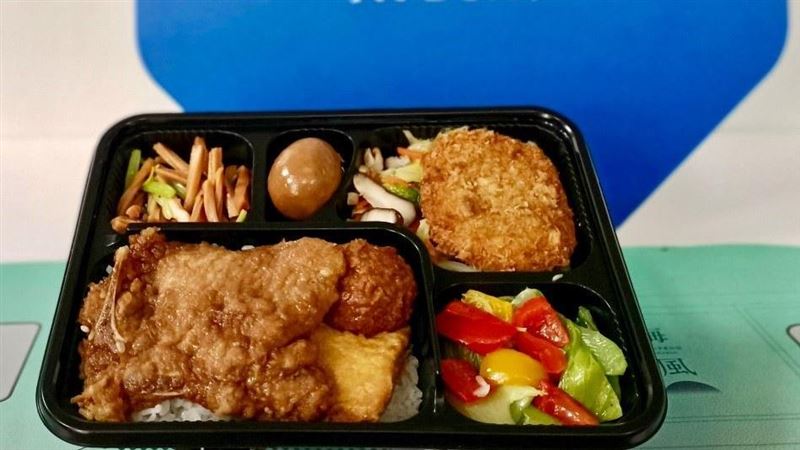 台鐵新春開運便當開賣　獅子頭、魚排入菜