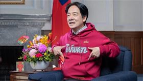 蔡其昌說，威廉的拜年款帽踢一曝光，他的電話就響不停啦！（圖／翻攝自蔡其昌臉書）