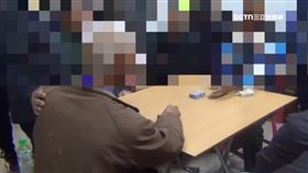 過年拚輸贏？民宅藏賭場　警抓人喊「別動」
