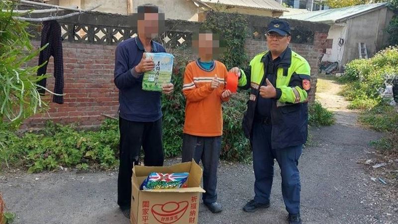 60歲男孤等親人！暖警自掏腰包助溫飽過年
