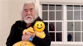 73歲張紀中去年迎來小女兒的出生。（圖／翻攝自微博）