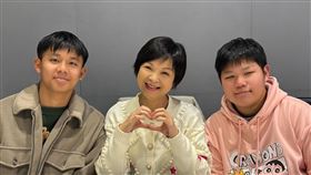 楊貴媚近期與兩位棒球小將國善（右）和喬（左）聚餐聊近況。 （圖／桂田文化藝術基金會、桂田文創提供）