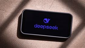DeepSeek傳當機災情中國新創公司深度求索（DeepSeek）自家開發的人工智慧（AI）助理DeepSeek傳出當機災情，官方28日表示是因遭受大規模網路攻擊，目前正限制新用戶註冊。中央社記者王騰毅攝  114年1月28日