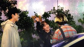 王淨被時尚界讚「精緻外型備受矚目，爾後更演出許多不同型態的角色展現多變性」，看來私下也是如此多樣。