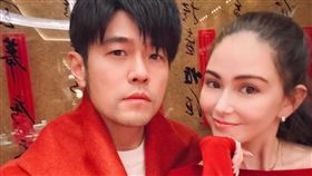 周杰倫（左）與昆淩（右）拜年放閃。（圖／翻攝自周杰倫IG）