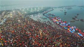 印度北部「大壺節」（Kumbh Mela）發生踩踏事件　圖／翻攝自Ｘ