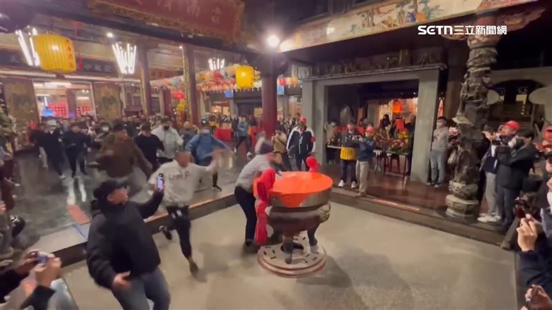 這對兄弟先後奪得福興宮頭香　傳4字秘訣