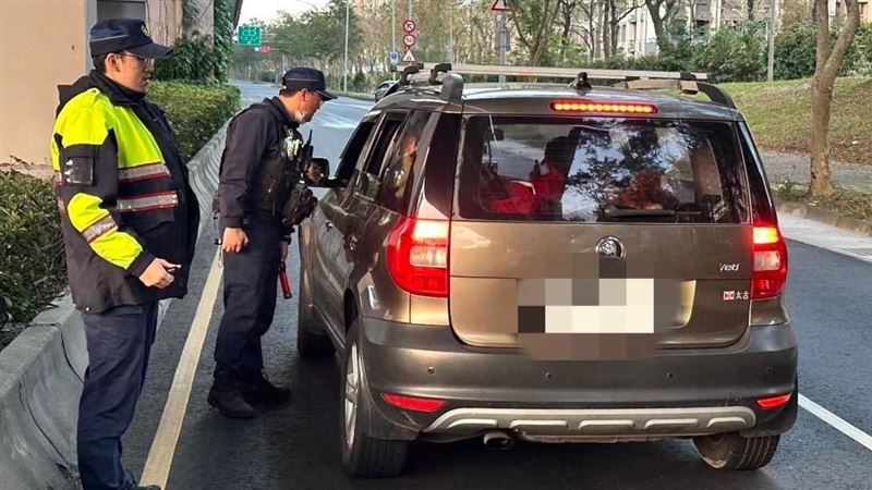 內湖警春節未歇　3天查獲毒品4通緝犯