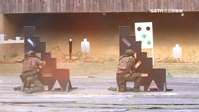 震撼！海陸特勤第一視角CQB作戰超吸睛