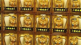 光明燈要將名字固定、穩定顯示，不可移動或轉動。（圖／楊登嵙提供）