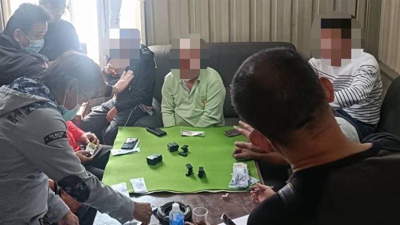 荒唐父拿兒紅包賭錢欠債落跑...下場曝