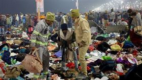 ▲印度教慶典「大壺節」（Kumbh Mela）爆發大規模踩踏事件。（圖／路透／達志）