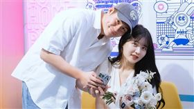 ▲宋嘉翔與一粒雙胞胎姐姐登記結婚。（圖／翻攝自宋嘉翔IG）