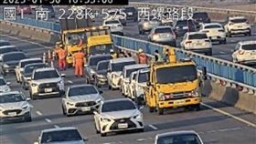 5車追撞回堵1公里。（圖／翻攝畫面）