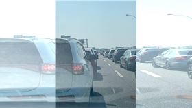 她答應陪媽媽出二回娘家，結果困在國道車陣中。（圖／翻攝自臉書社團「一個他媽的社團」）