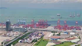 促深港融合發展  北京力推前海方案北京方面為促進香港與中國大陸深圳的融合發展，先後公布了最新的前海方案，以及深港跨境理財通。圖為深圳媽灣港。（中新社提供）中央社  110年9月13日