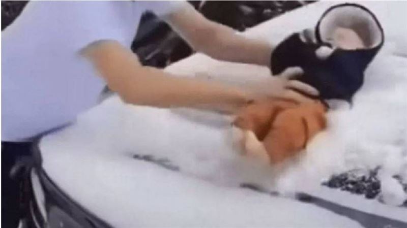 為衝流量！荒唐父竟用「3月大嬰」清積雪