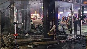 快訊／大年初二不平靜！台中燒肉店全面燃燒　火舌、濃煙狂竄，圖翻攝畫面