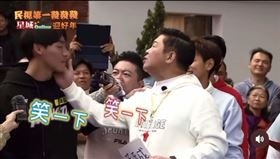 曾國城（右）吐槽陳晨威都不笑，連拍2下對方臉頰叫他多點笑容。（圖／翻攝Youtube）