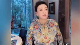 張蘭過年大秀自己的收藏美衣。（圖／翻攝自微博）