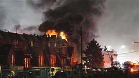 小飛機墜毀費城購物中心附近。（圖／美聯社／達志影像）