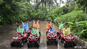 多位藝人參加的《一路繁花》真人秀，因李小冉與劉曉慶的爭議聚焦（圖／翻攝微博）