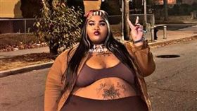 饒舌女歌手德莫斯因被拒載和出租車平台槓上。（圖／翻攝Dank Demoss IG）