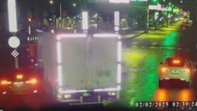 貨車疑鬼切釀禍，2車相撞慘不忍睹。（圖／警方提供）