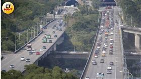 塞車憋7小時！媽血尿爸送醫　恐怖後果曝