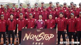 ▲樂天桃猿2025年球季開訓，全新口號「NONSTOP 全猿猛進」。（圖／記者張沛嘉攝影）