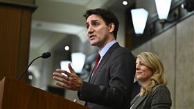 加拿大總理杜魯道今天表示，加拿大將對總值1550億加元（1065億美元，約新台幣3.5兆元）的美國商品徵收25%關稅，以回應美國對其課徵高額關稅。（圖／美聯社／達志影像）