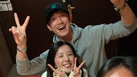 楊謹華分享了她過年的日常與點滴，意外被直擊吳慷仁、邵雨薇這對情侶現身。（圖／翻攝自臉書）