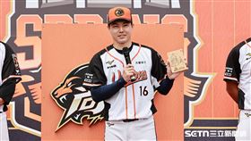 ▲統一獅春訓開訓典禮，投手郭俊麟公布新年度目標。（圖／記者劉彥池攝影）