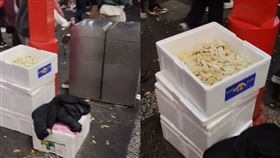 西門町煎餃攤販「食材」放垃圾桶旁淋雨。（圖／翻攝自臉書社團「匿名公社」）