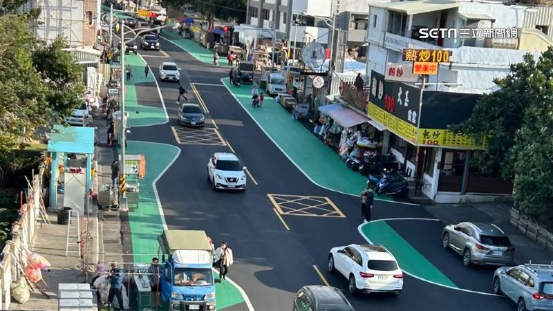 墾丁大街人行帶有「凹凸」民眾困惑怎麼走