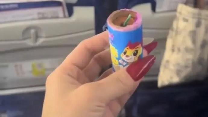 扯！搭飛機「撿到鞭炮」　航空公司回應了