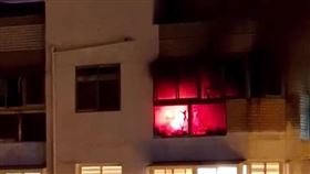 花蓮驚傳瓦斯氣爆，現場不斷傳出爆炸聲響，相當嚇人。(圖/翻攝畫面)
