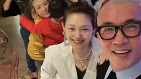 大S(前排左二)與具俊曄一家合照（圖／翻攝臉書）