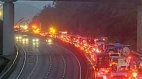 車流,邊坡,客車,貨車,台中,高公局,大甲,立春,初六