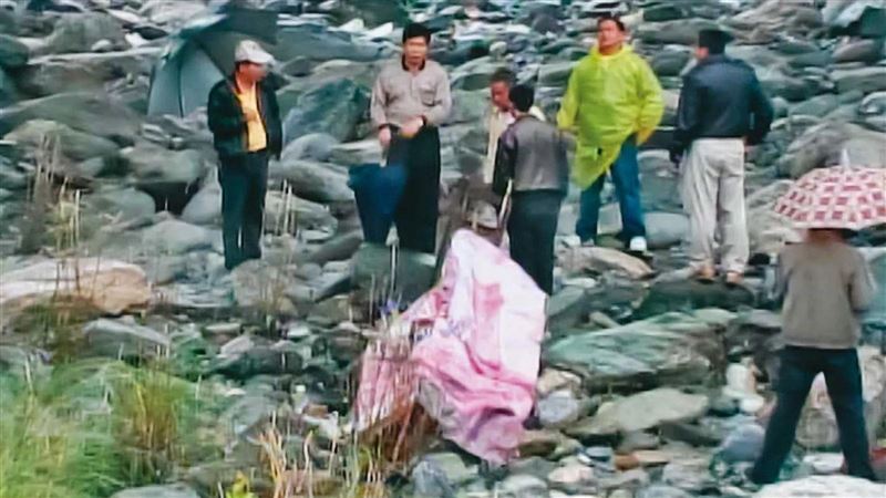 2女裸屍現河床！虎頭內褲揭母子設局殺人