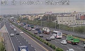 新／國1彰化段「小貨車翻覆躺路中」堵4km