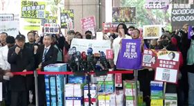 各地罷免團體至中選會繳第一階段提議書