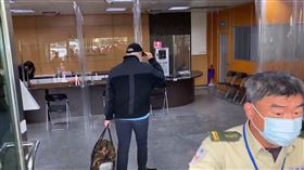 5億高中生，台中地檢署，夏男，報到比YA，　入監服刑(圖／翻攝畫面 )