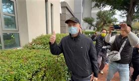 5億高中生，台中地檢署，夏男，報到比YA，　入監服刑(圖／翻攝畫面 )