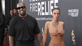 葛萊美「肯爺」肯伊威斯特（Kanye West）、比安卡（Bianca Censori）。（圖／美聯社／達志影像）