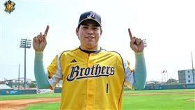 ▲中信兄弟曾頌恩休賽季改穿1號球衣。（圖／中信兄弟提供）