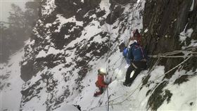 一名女性登山客在烏拉孟斷崖墜谷，南投縣搜救隊涉險搜救未果。（圖／民眾提供）