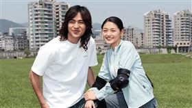 多年前大S（右）與周渝民（左）因拍《流星花園》相識，互認乾姐弟；周渝民出車禍，大S第一時間趕到現場，後來認愛。（東方IC）