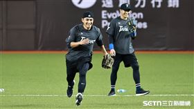 ▲WBC資格賽台灣隊開訓，內野手林子偉守備練習。（圖／記者劉彥池攝影）